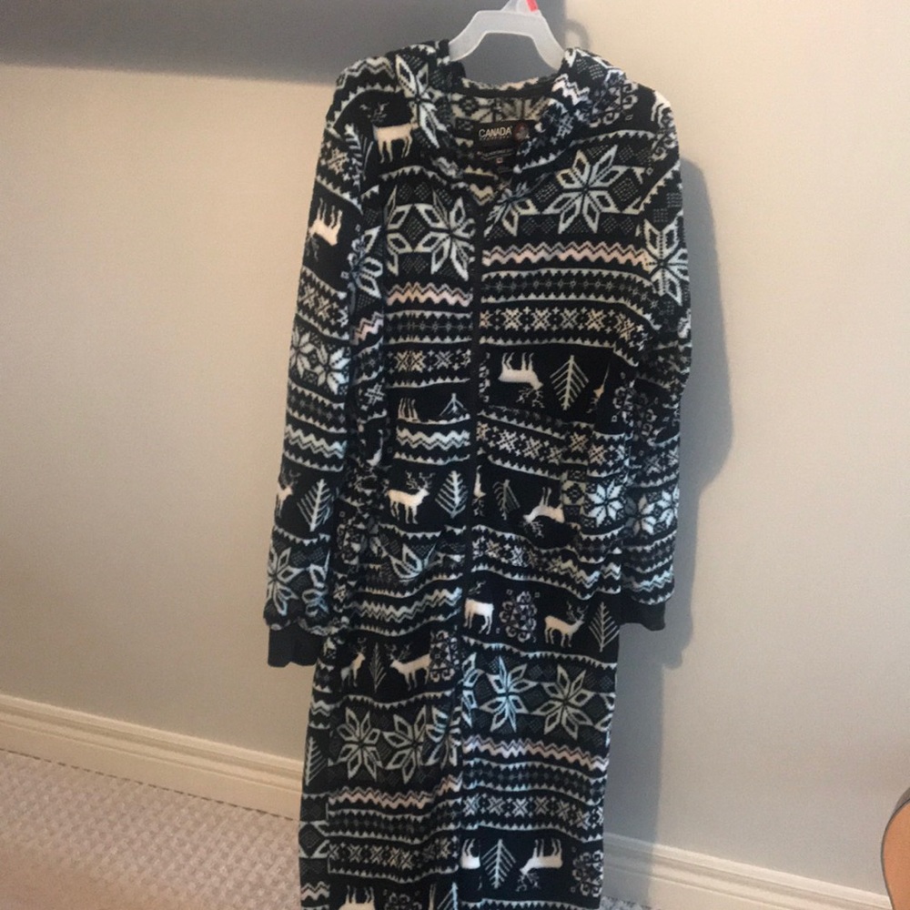 Canada weathergear onesie, size M